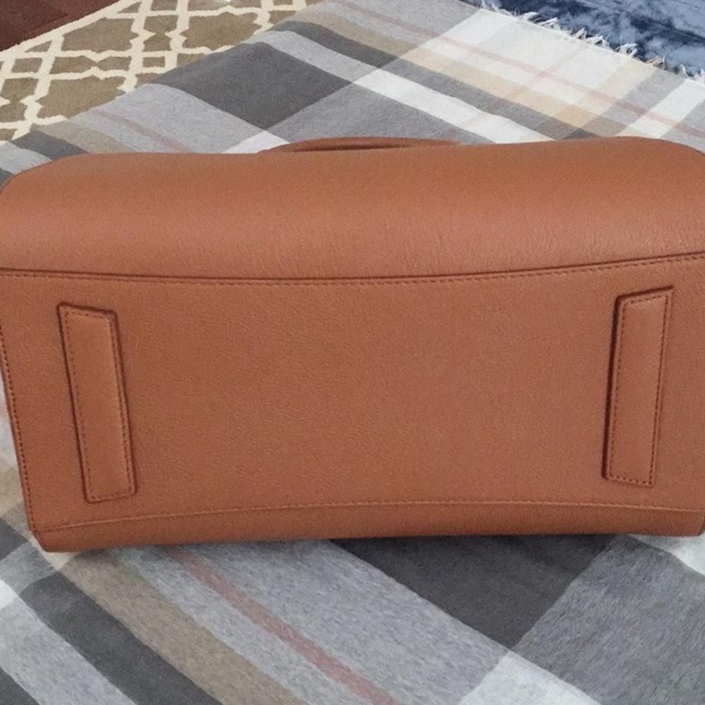 ❌SOLD❌NEW Givenchy Antigona Medium Sugar Satchel - Picture 6 of 8